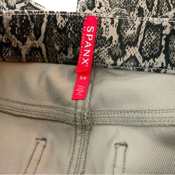 SPANX Jean-Ish Ankle Leggings Taupe Snake Print - Picture 11 of 11